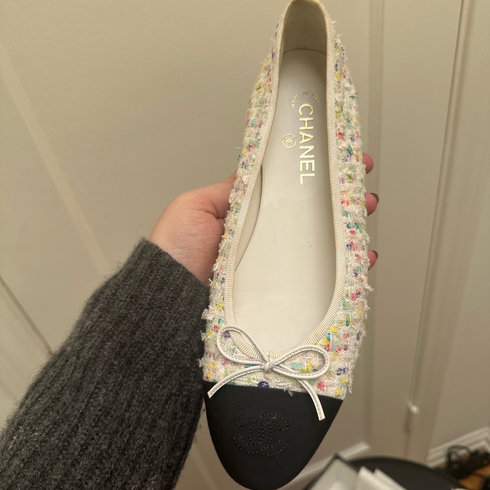 Chanel Tweed Ballet Flats with Black Cap Toe - Picture 4 of 6